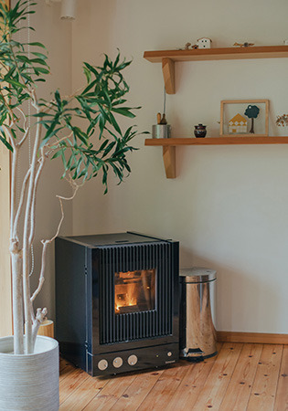 おがくずなどを燃料にしたエコなペレットストーブ