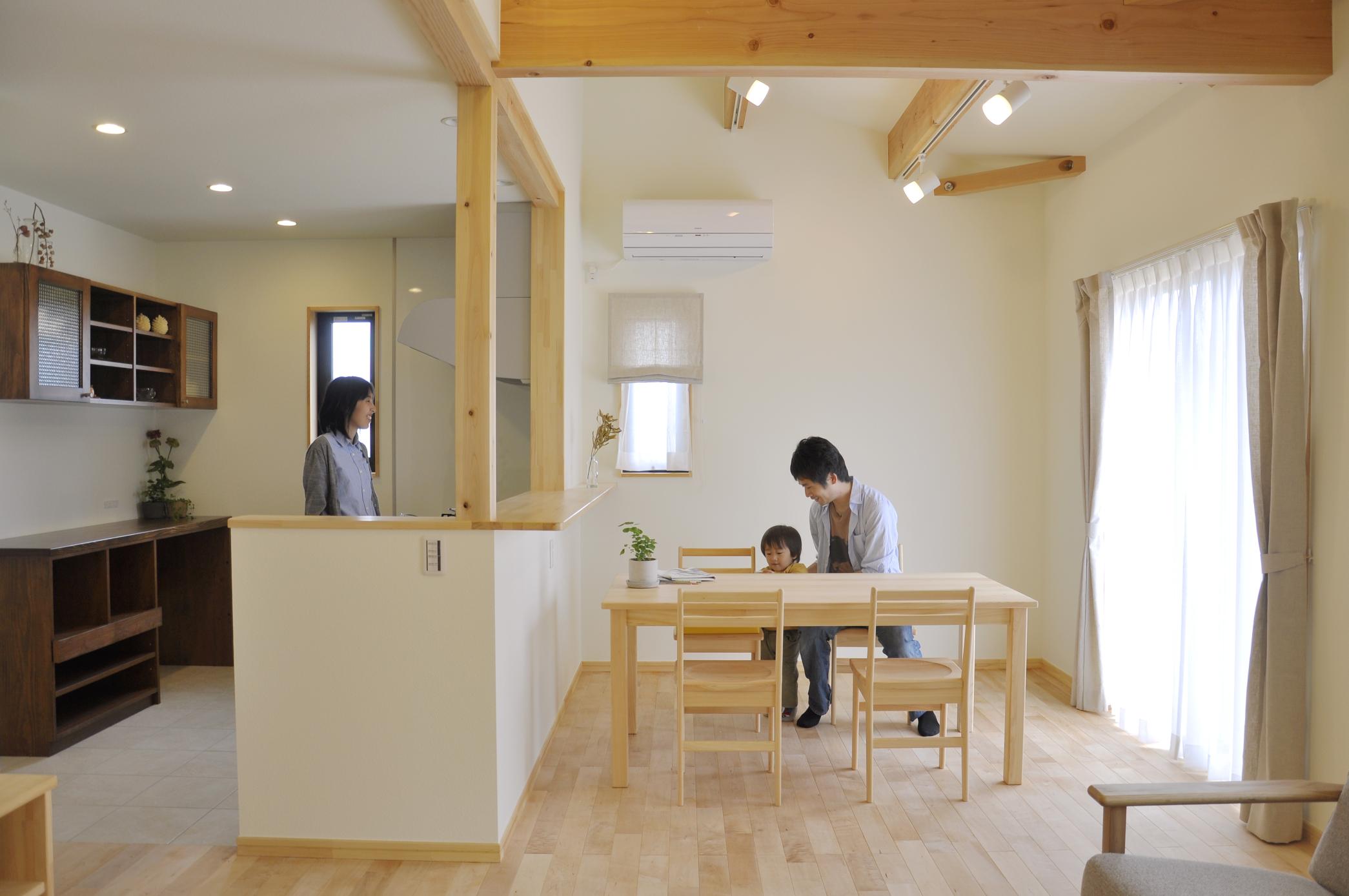 明るい光を基調とした明るい家族の空間