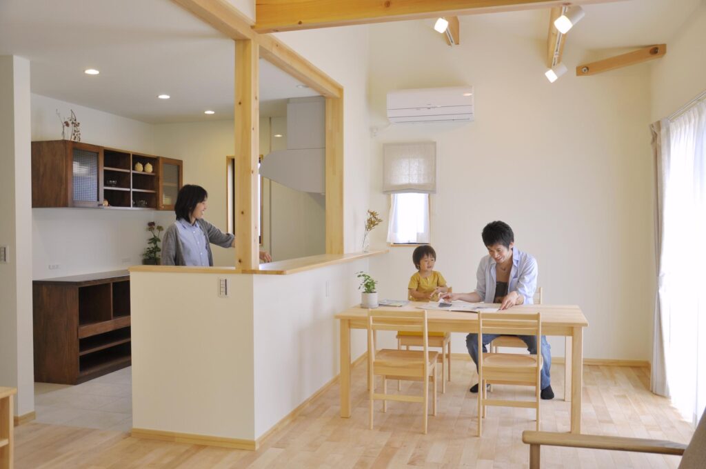 明るい光を基調とした明るい家族の空間