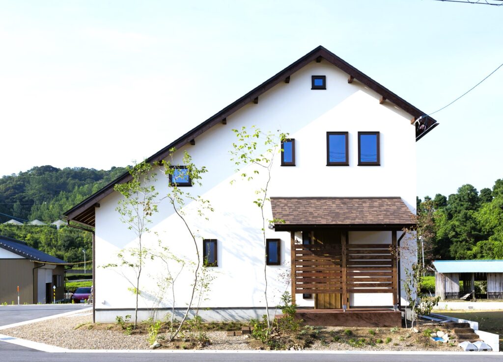 家族を穏やかな幸せで包む自然素材と手作りの温もり